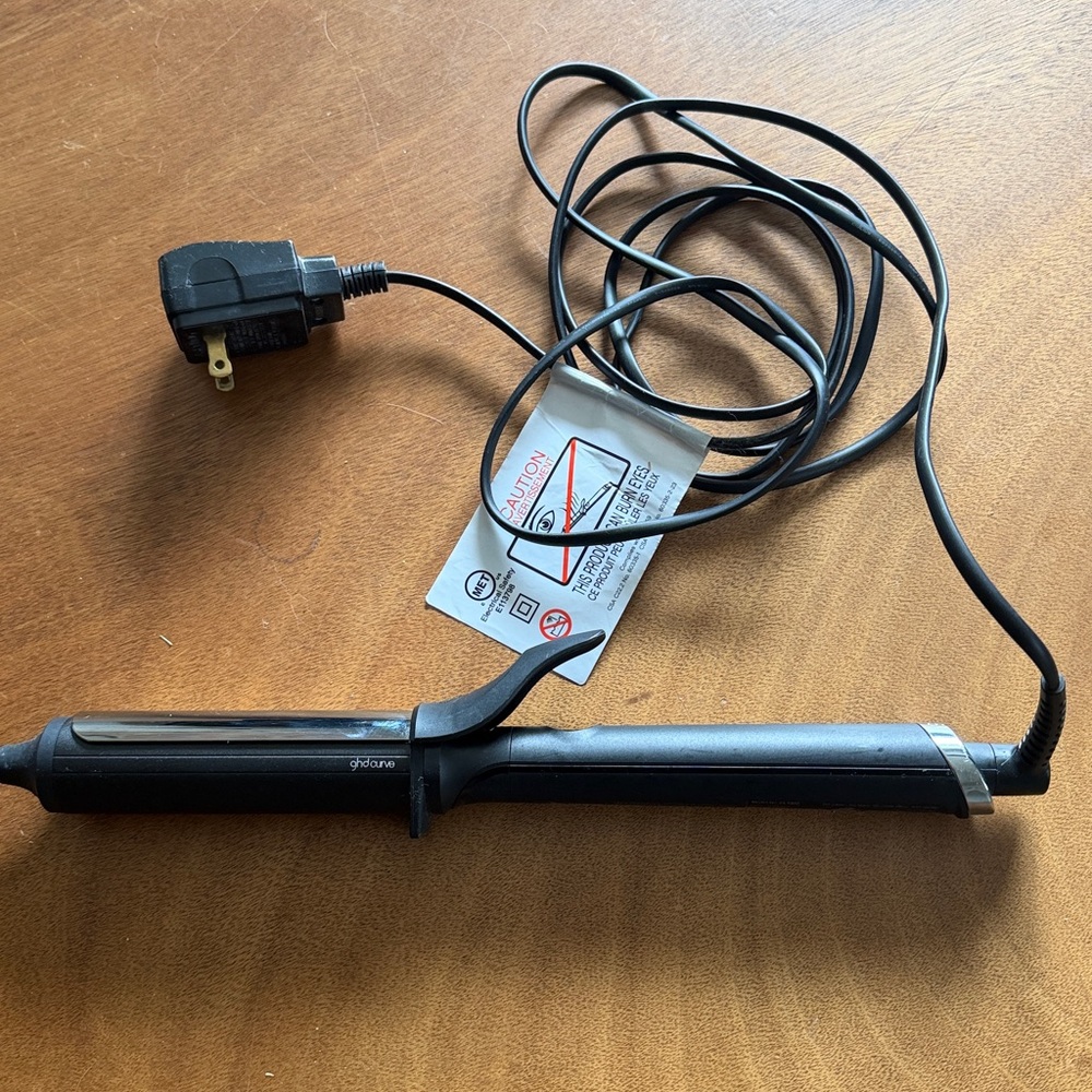 GHD Soft Curl 1.25” Curling Iron - Picture 3 of 6